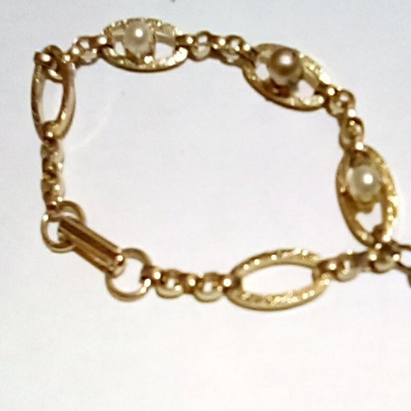 Vintage Charm Bracelet with Pearl Accents and Lucky 4 Leaf Clover Charm - Picture 3 of 4